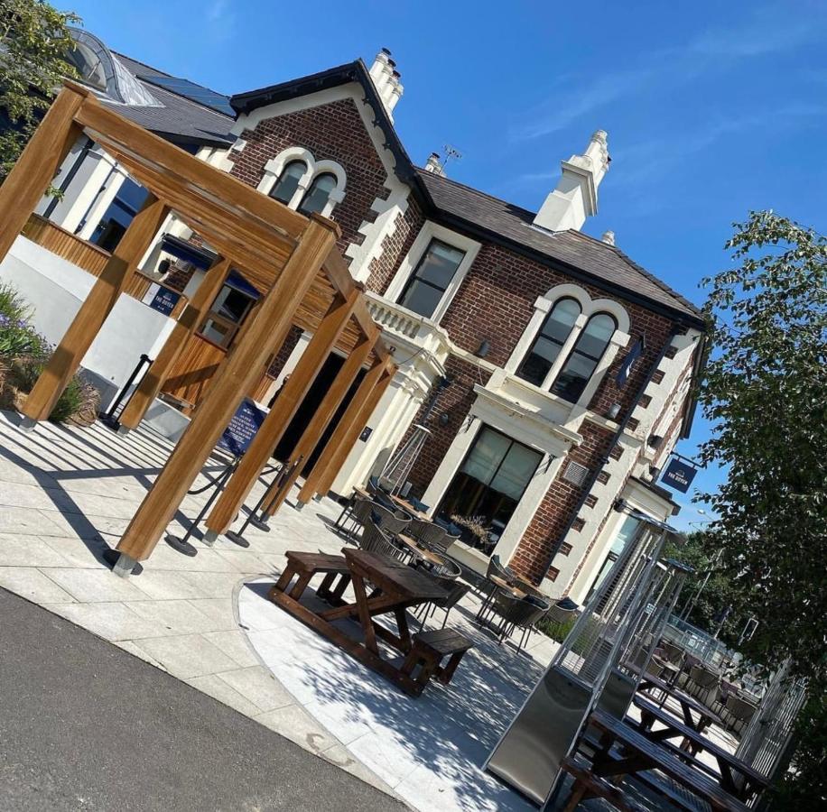 New Lisburn Road Apartment - Free Parking Belfast Eksteriør billede